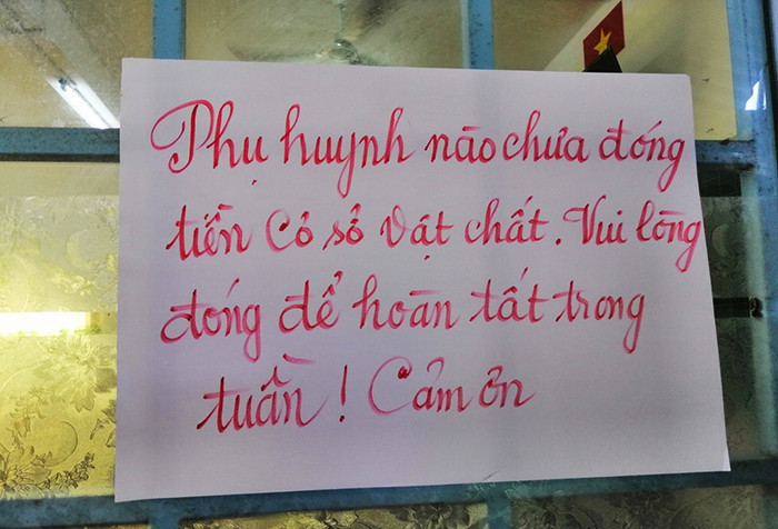 Thông báo thu tiền cơ sở vật chất. (Ảnh: M.A)