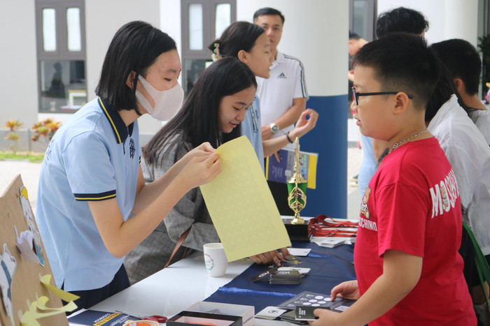 Học sinh tham gia vào 12 Trạm trải nghiệm đến từ 12 câu lạc bộ và tổ chức Tranh biện nổi tiếng tại Việt Nam.