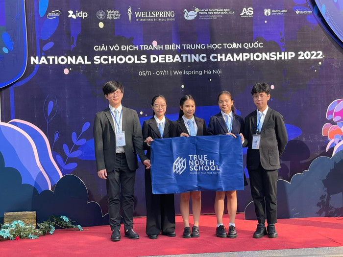 Đội Tranh biện TNS A đến từ trường True North tranh tài tại Giải Vô địch Tranh biện Trung học toàn quốc 2022.