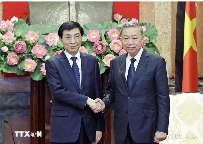Chủ tịch nước Tô Lâm tiếp đồng chí Vương Hộ Ninh, Ủy viên Thường vụ Bộ Chính trị Trung ương Đảng Cộng sản Trung Quốc, Chủ tịch Chính hiệp Toàn quốc Trung Quốc sang chia buồn với Đảng, Nhà nước, Nhân dân Việt Nam và dự Quốc tang Tổng Bí thư Nguyễn Phú Trọng, chiều 25/7/2024. Ảnh: Nhan Sáng-TTXVN dai su.jpg