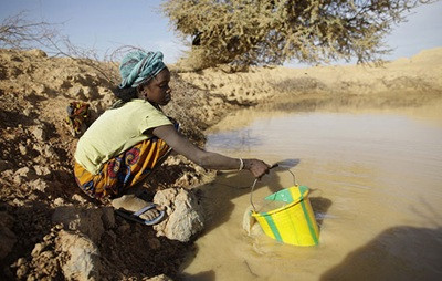 Hơn 900 triệu người trên thế giới thiếu nước sạch. Ảnh: Internet