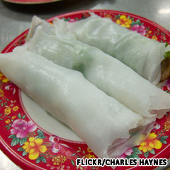 Bánh cuốn Thanh Trì (Bánh cuốn Thanh Vân, 14 Hàng Gà). Ăn bánh cuốn vào buổi sáng hoặc buổi tối là thích hợp nhất. Vỏ bánh làm từ bột gạo, nhân bánh làm từ thịt lợn băm và mộc nhĩ, ăn nóng thật sự rất ngon và hấp dẫn. Bánh cuốn Thanh Trì (Bánh cuốn Thanh Vân, 14 Hàng Gà). Ăn bánh cuốn vào buổi sáng hoặc buổi tối là thích hợp nhất. Vỏ bánh làm từ bột gạo, nhân bánh làm từ thịt lợn băm và mộc nhĩ, ăn nóng thật sự rất ngon và hấp dẫn.