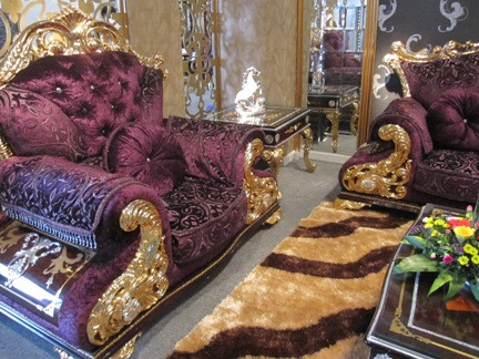 Thương hiệu Ricco Lux giới thiệu nội thất siêu cao cấp nhập từ Đài Loan dát vàng 24k với bộ giường ngủ, sofa, bàn ăn, bàn trà, bàn làm việc…khiến nhiều người không khỏi trầm trồ. Tất cả những sản phẩm này đều được nhập từ Đài Loan.