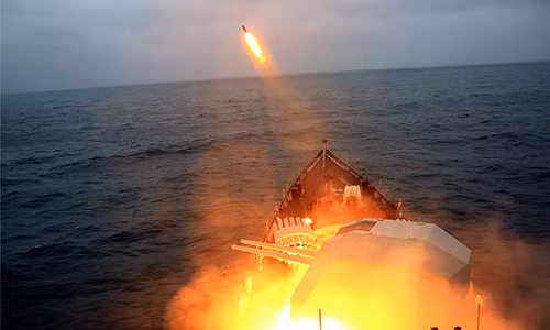 Một cuộc tập trận bắn đạn thật Trung Quốc thực hiện trên Biển Đông, ảnh: Thời báo Hoàn Cầu. Một cuộc tập trận bắn đạn thật Trung Quốc thực hiện trên Biển Đông, ảnh: Thời báo Hoàn Cầu.