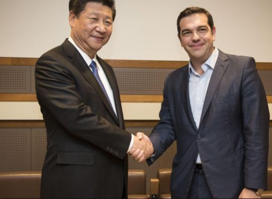 Thủ tướng Hy Lạp Alexis Tsipras đã giúp Chủ tịch Trung Quốc Tập Cận Bình thực hiện ước vọng của mình. Ảnh: greece.greekreporter.com. Thủ tướng Hy Lạp Alexis Tsipras đã giúp Chủ tịch Trung Quốc Tập Cận Bình thực hiện ước vọng của mình. Ảnh: greece.greekreporter.com.