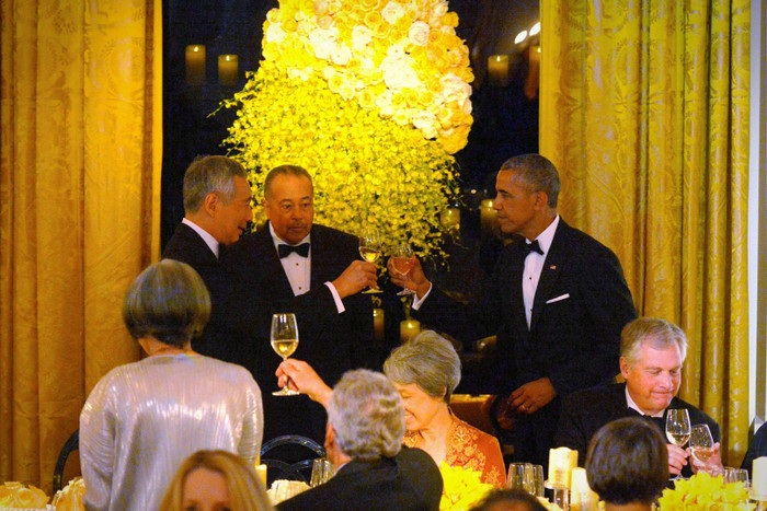 Kỳ vọng của Obama đang phó thác lên vai Lý Hiển Long, ảnh: Today Online. Kỳ vọng của Obama đang phó thác lên vai Lý Hiển Long, ảnh: Today Online.