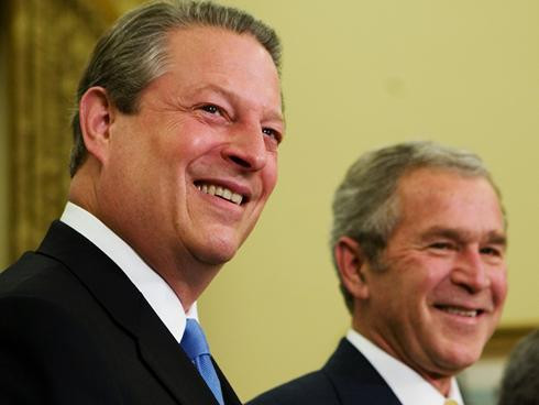 Năm 2000, George Bush chiến thắng Al Gore trong một cuộc bầu cử Tổng thống gay cấn bậc nhất trong lịch sử chính trị nước Mỹ. Ảnh: content.usatoday.com. Năm 2000, George Bush chiến thắng Al Gore trong một cuộc bầu cử Tổng thống gay cấn bậc nhất trong lịch sử chính trị nước Mỹ. Ảnh: content.usatoday.com.