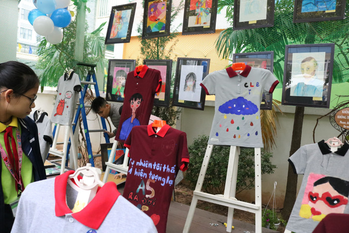 Trang phục được chính các học sinh sáng tạo, trang trí theo phong cách riêng. Ảnh: Đỗ Thơm