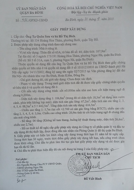 Giấy phép xây dựng số 417 và 451/GPXD-UBND do quận cấp cho ông bà Tạ Quân Sơn và Hồ Thị Bích. Ảnh Trần Việt. Giấy phép xây dựng số 417 và 451/GPXD-UBND do quận cấp cho ông bà Tạ Quân Sơn và Hồ Thị Bích. Ảnh Trần Việt.