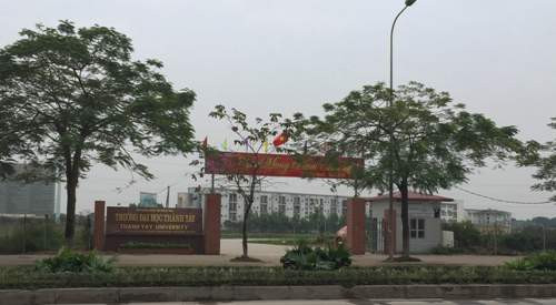 Cổng trường Đại học Thành Tây. Ảnh: Văn Phan