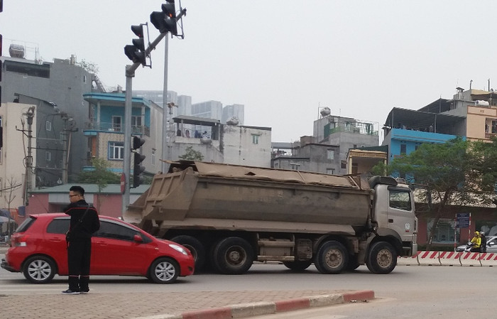 Thoải mái đi qua ngã tư giao nhau giữa Lê Đức Thọ và Hàm Nghi trong giờ cao điểm. Ảnh Hà Lam. Thoải mái đi qua ngã tư giao nhau giữa Lê Đức Thọ và Hàm Nghi trong giờ cao điểm. Ảnh Hà Lam.