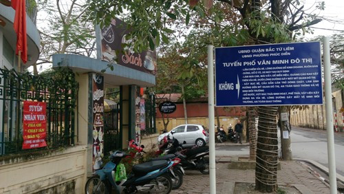 Quán cafe được xây dựng kiên cố trong khuôn viên TTVH quận Bắc Từ Liêm. Ảnh: Văn Phan Quán cafe được xây dựng kiên cố trong khuôn viên TTVH quận Bắc Từ Liêm. Ảnh: Văn Phan