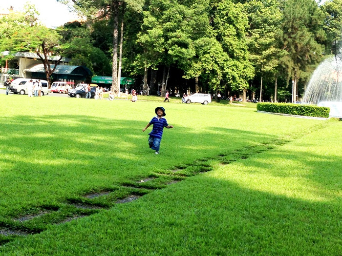 Trẻ em tung tăn vui đùa trong không khí thanh bình ngày 30/4. Trẻ em tung tăn vui đùa trong không khí thanh bình ngày 30/4.