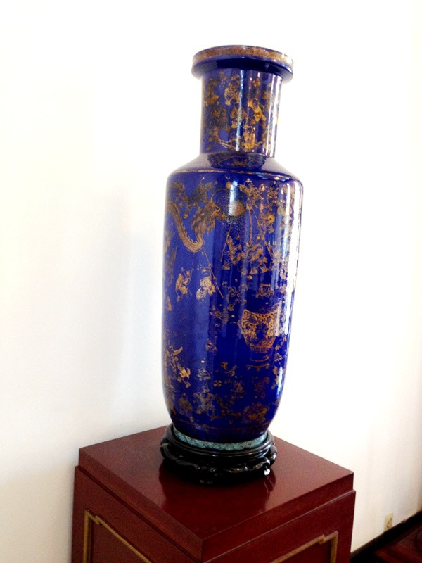 Bình trang trí trong phòng làm việc của Tổng thống. Bình trang trí trong phòng làm việc của Tổng thống.