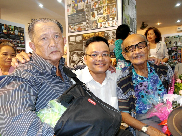 Tác giả bài viết và NSƯT Hồ Kiểng, nghệ sĩ Mạc Can. Tác giả bài viết và NSƯT Hồ Kiểng, nghệ sĩ Mạc Can.