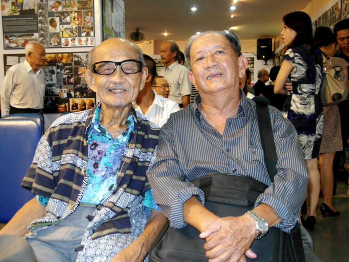 NSƯT Hồ Kiểng và người bạn già thân thiết của ông, nghệ sĩ Mạc Can. Ảnh: Dương Cầm NSƯT Hồ Kiểng và người bạn già thân thiết của ông, nghệ sĩ Mạc Can. Ảnh: Dương Cầm