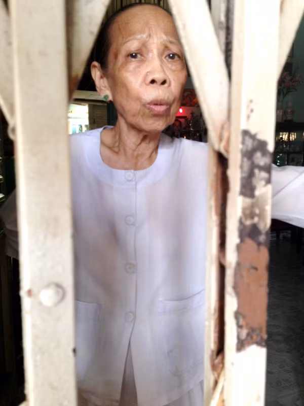 “Nó không có nói gì hỗn với tui hết. Nó có hiếu với tui lắm” - Bà Nguyễn Thị Hoa, mẹ ruột thầy giáo vật lý cấp II Dương Hữu Kiệt nói. Ảnh: Dương Cầm