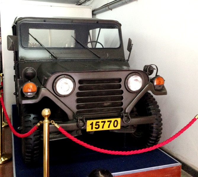 Đây là chiếc xe Jeeps đã được lực lượng Cách mạng giải phóng dùng để chở ông Dương Văn Minh, Tổng thống cuối cùng của chế độ Việt Nam Cộng Hòa ra đài phát thanh Sài Gòn, đọc tuyên bố đầu hàng vào trưa ngày 30/4/1975. Đây là chiếc xe Jeeps đã được lực lượng Cách mạng giải phóng dùng để chở ông Dương Văn Minh, Tổng thống cuối cùng của chế độ Việt Nam Cộng Hòa ra đài phát thanh Sài Gòn, đọc tuyên bố đầu hàng vào trưa ngày 30/4/1975.