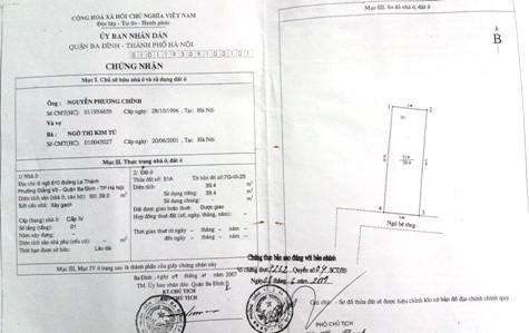 Sổ đỏ thửa đất, căn nhà nơi đang xảy ra tranh chấp.