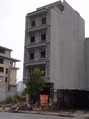 Một công trình sai phép khác tại Khu đô thị Nam Trung Yên, phường Trung Hòa, quận Cầu Giấy (Hà Nội).