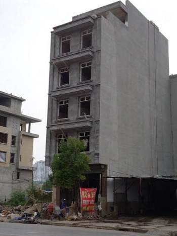 Một công trình sai phép khác tại Khu đô thị Nam Trung Yên, phường Trung Hòa, quận Cầu Giấy (Hà Nội). Một công trình sai phép khác tại Khu đô thị Nam Trung Yên, phường Trung Hòa, quận Cầu Giấy (Hà Nội).