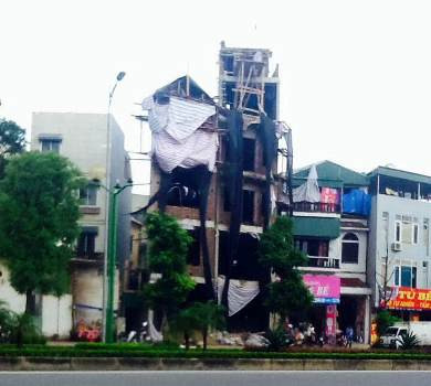 Căn hộ số 220 Ngô Gia Tự của gia đình bà Trần Thị Côi được cho là GPXD chỉ có 5 tầng một tum, nhưng hiện tại đã là 6 tầng.