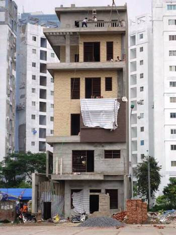 Một công trình sai phép tại Khu đô thị Nam Trung Yên, phường Trung Hòa, quận Cầu Giấy (Hà Nội). Một công trình sai phép tại Khu đô thị Nam Trung Yên, phường Trung Hòa, quận Cầu Giấy (Hà Nội).