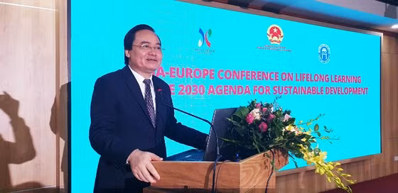 Bộ trưởng Phùng Xuân Nhạ phát biểu tại hội nghị, ảnh: Báo Sài Gòn Giải phóng.