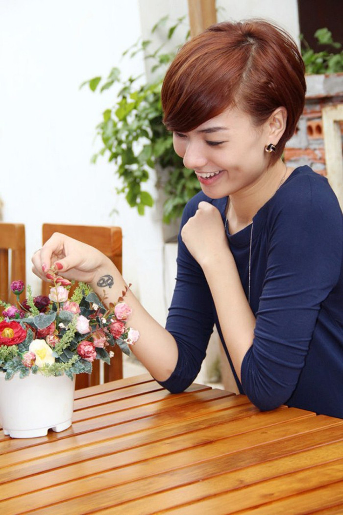 >>AI ĐẸP HƠN HOTGIRL KIM PHƯỢNG NHỮNG NỮ SINH DIỆN ÁO DÀI ĐẸP HƠN HOA HẬU MAI PHƯƠNG THÚY (P32) <<HOTGIRL HỌC V IỆN BÁO CHÍ ĐẸP RẠNG NGỜI TRONG SẮC THU <<NỮ SINH ĐH PHƯƠNG ĐÔNG THƯỚT THA ÁO DÀI <<NGẨN NGƠ TRƯỚC STYLE DỄ THƯƠNG CỦA HƯƠNG ZINNIE >>KINH DỊ LỄ HỘI HÓA TRANG CỦA SINH VIÊN