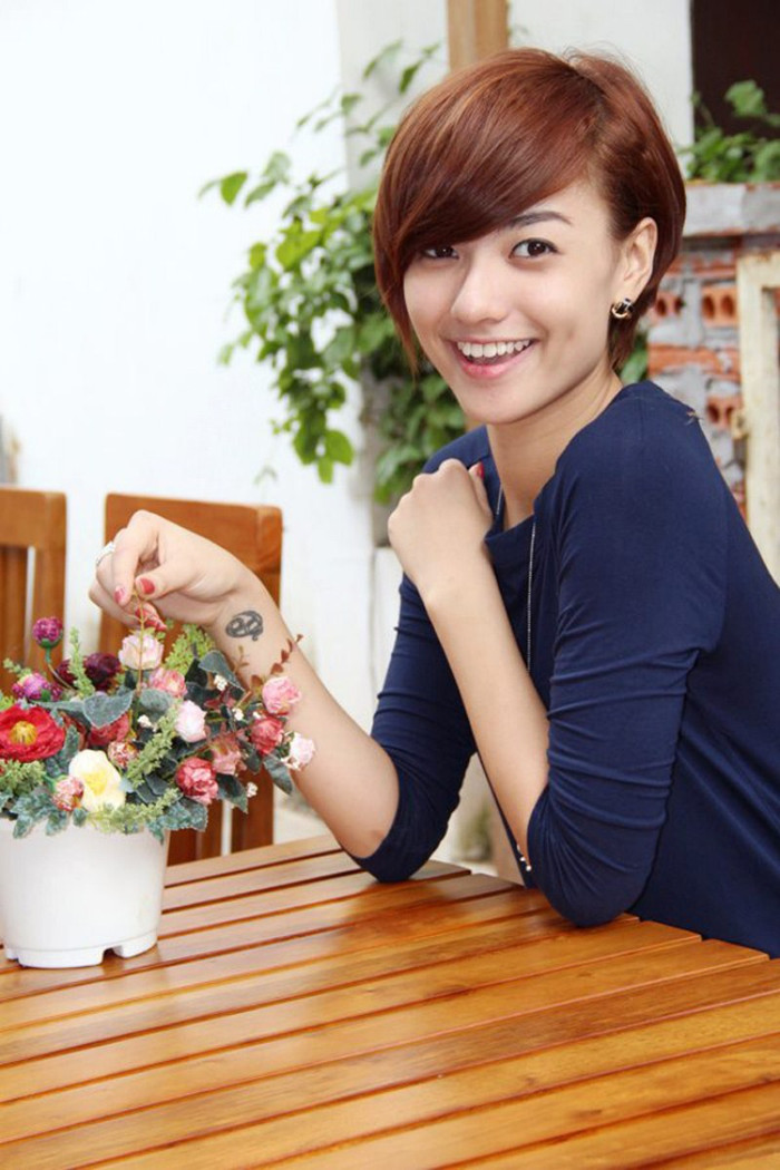 >>AI ĐẸP HƠN HOTGIRL KIM PHƯỢNG NHỮNG NỮ SINH DIỆN ÁO DÀI ĐẸP HƠN HOA HẬU MAI PHƯƠNG THÚY (P32) <<HOTGIRL HỌC V IỆN BÁO CHÍ ĐẸP RẠNG NGỜI TRONG SẮC THU <<NỮ SINH ĐH PHƯƠNG ĐÔNG THƯỚT THA ÁO DÀI <<NGẨN NGƠ TRƯỚC STYLE DỄ THƯƠNG CỦA HƯƠNG ZINNIE >>KINH DỊ LỄ HỘI HÓA TRANG CỦA SINH VIÊN