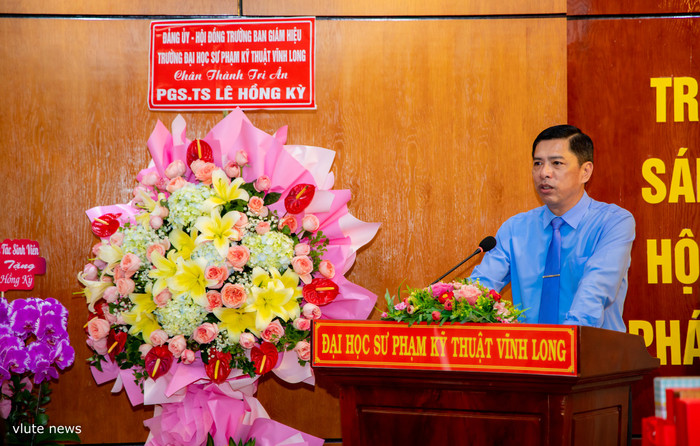 Tân Hiệu trưởng Trường Đại học Sư phạm kỹ thuật Vĩnh Long - Phó giáo sư, Tiến sĩ Nguyễn Thanh Tùng. Ảnh: VLUTE Tân Hiệu trưởng Trường Đại học Sư phạm kỹ thuật Vĩnh Long - Phó giáo sư, Tiến sĩ Nguyễn Thanh Tùng. Ảnh: VLUTE