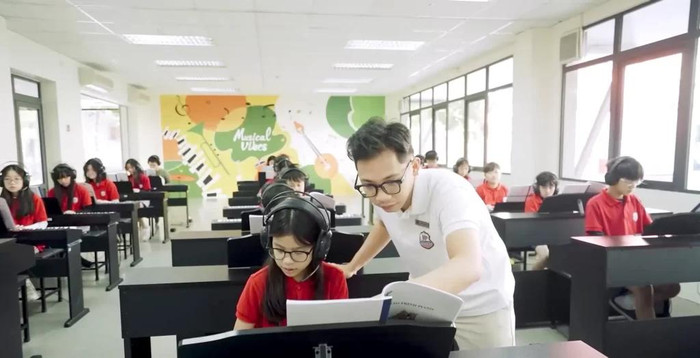 Hệ thống phòng nghệ thuật của học sinh Hanoi Academy. Đây là nơi các em được thỏa niềm đam mê với đủ loại nhạc cụ như piano, guitar, ukulele, trống,… Hệ thống phòng nghệ thuật của học sinh Hanoi Academy. Đây là nơi các em được thỏa niềm đam mê với đủ loại nhạc cụ như piano, guitar, ukulele, trống,…