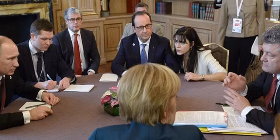 Nguyên thủ Nga, Pháp, Đức, Ukraine tại hội nghị thượng đỉnh Minsk. Ảnh: Expert.