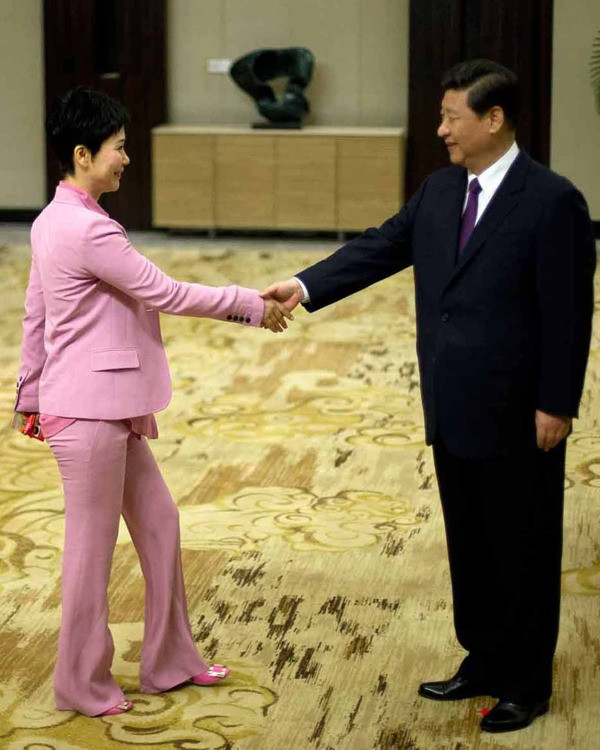 "Chị cả điện lực" Trung Quốc gặp Chủ tịch Tập Cận Bình. "Chị cả điện lực" Trung Quốc gặp Chủ tịch Tập Cận Bình.