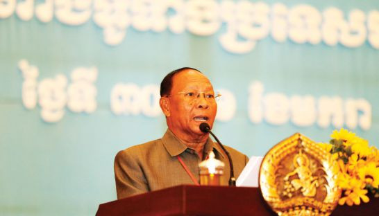 Chủ tịch danh dự CPP Heng Samrin trong phiên khai mạc đại hội bất thường. Chủ tịch danh dự CPP Heng Samrin trong phiên khai mạc đại hội bất thường.