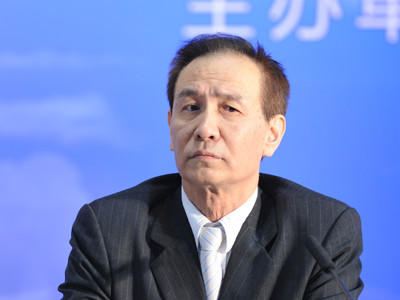 Lưu Hạc, một trong 7 đại quân sư của Tập Cận Bình, người đã "nhập khẩu" khái niệm trạng thái bình thường mới để miêu tả nền kinh tế Trung Quốc cho Tập Cận Bình sử dụng. Lưu Hạc, một trong 7 đại quân sư của Tập Cận Bình, người đã "nhập khẩu" khái niệm trạng thái bình thường mới để miêu tả nền kinh tế Trung Quốc cho Tập Cận Bình sử dụng.