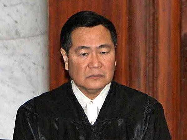 Thẩm phán tòa án Tối cao Philippines Antonio Carpio. Thẩm phán tòa án Tối cao Philippines Antonio Carpio.