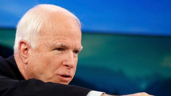 Thượng nghị sĩ John McCain.
