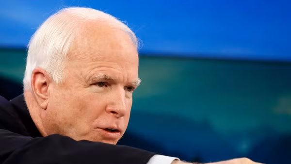 Thượng nghị sĩ John McCain.