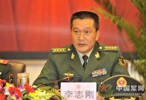 Lý Chí Cương khi còn đeo hàm Đại tá Cảnh sát vũ trang. Lý Chí Cương khi còn đeo hàm Đại tá Cảnh sát vũ trang.