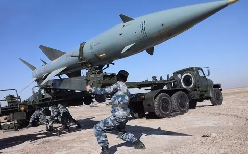 Lính Trung Quốc diễn tập vận hành tên lửa. Hình minh họa, ảnh: SCMP.