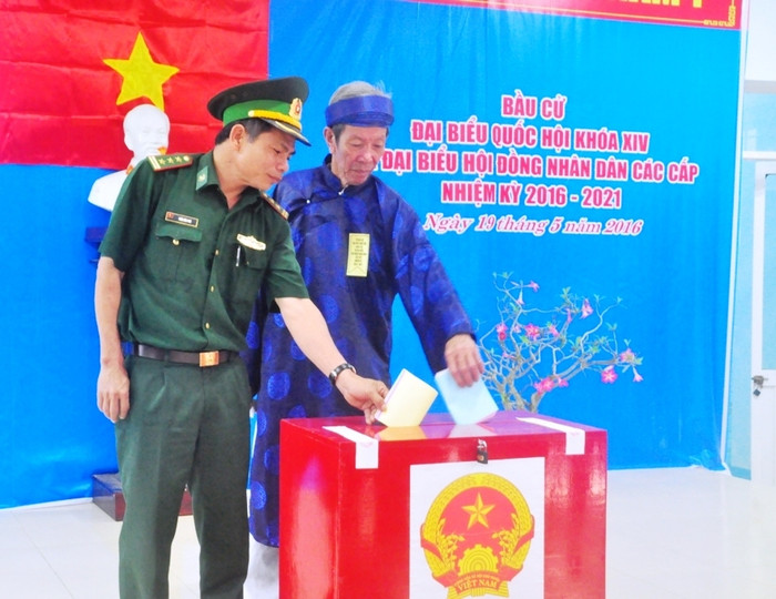 Sau đó, họ lựa chọn những người xứng đáng và bỏ phiếu bầu