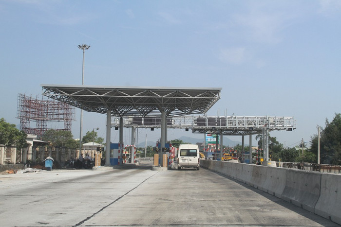 Trạm thu phí BOT hầm đường bộ Phú Gia - Phước Tượng đang nhanh chóng được hoàn thiện, sắp đi vào hoạt động. Ảnh: Hoàng Tuấn