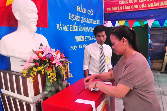 Người dân trên đảo Cù Lao Chàm đi bầu cử sớm vào ngày 19/5. Ảnh: Hoàng Tuấn Người dân trên đảo Cù Lao Chàm đi bầu cử sớm vào ngày 19/5. Ảnh: Hoàng Tuấn