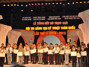 Tập thể, cá nhân nhận giải thưởng Hội thi sáng tạo kỹ thuật toàn quốc. Tập thể, cá nhân nhận giải thưởng Hội thi sáng tạo kỹ thuật toàn quốc.