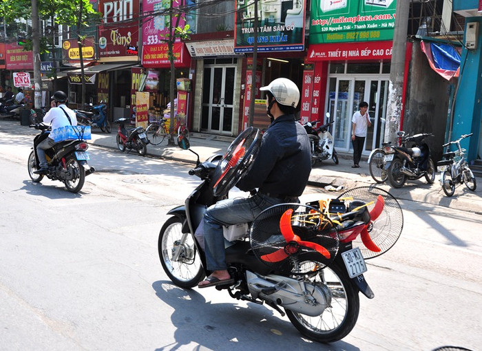 Và đây là cơ hội cho các siêu thị, đại lý bán quạt nâng cao doanh thu, khi mà nhu cầu của người dân tăng cao.