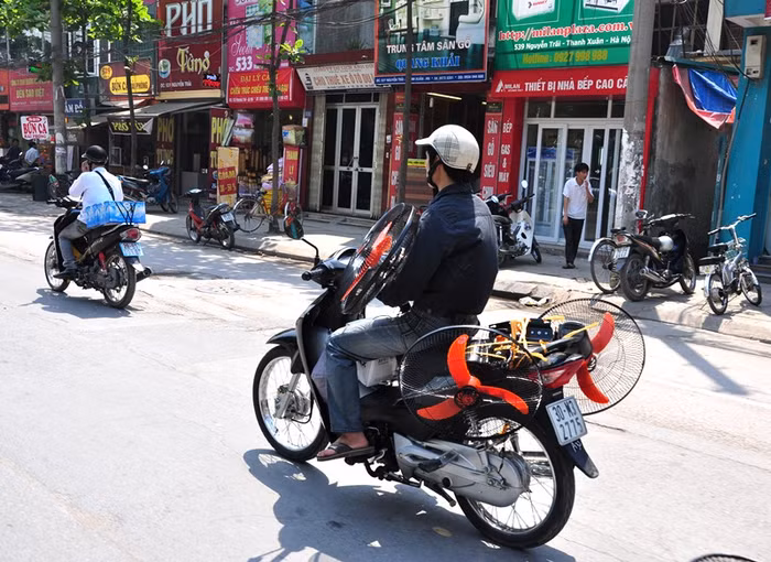 Và đây là cơ hội cho các siêu thị, đại lý bán quạt nâng cao doanh thu, khi mà nhu cầu của người dân tăng cao. Và đây là cơ hội cho các siêu thị, đại lý bán quạt nâng cao doanh thu, khi mà nhu cầu của người dân tăng cao.