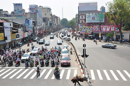 Còn những đoạn đường không có bóng cây thì dừng đèn đỏ quả thực là một cực hình.