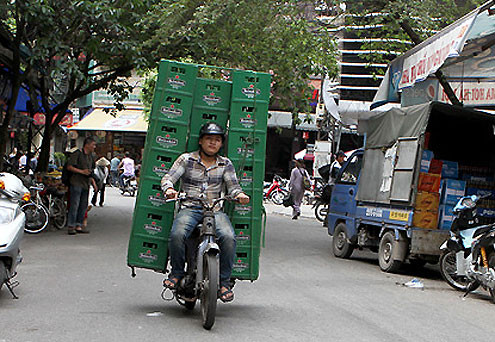 18 két bia liêu xiêu trên phố.