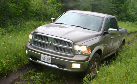 3. Dodge Ram Dodge gần đây đã tạo ra một thương hiệu phụ cho các xe tải của nó, và chỉ cần nhớ đến tên Ram. Từ tháng 1/1990 đến tháng 3/2012, Dodge bán 6,5 triệu chiếc Ram. Ảnh: Mẫu xe bán tải đậm chất Mỹ. 3. Dodge Ram Dodge gần đây đã tạo ra một thương hiệu phụ cho các xe tải của nó, và chỉ cần nhớ đến tên Ram. Từ tháng 1/1990 đến tháng 3/2012, Dodge bán 6,5 triệu chiếc Ram. Ảnh: Mẫu xe bán tải đậm chất Mỹ.